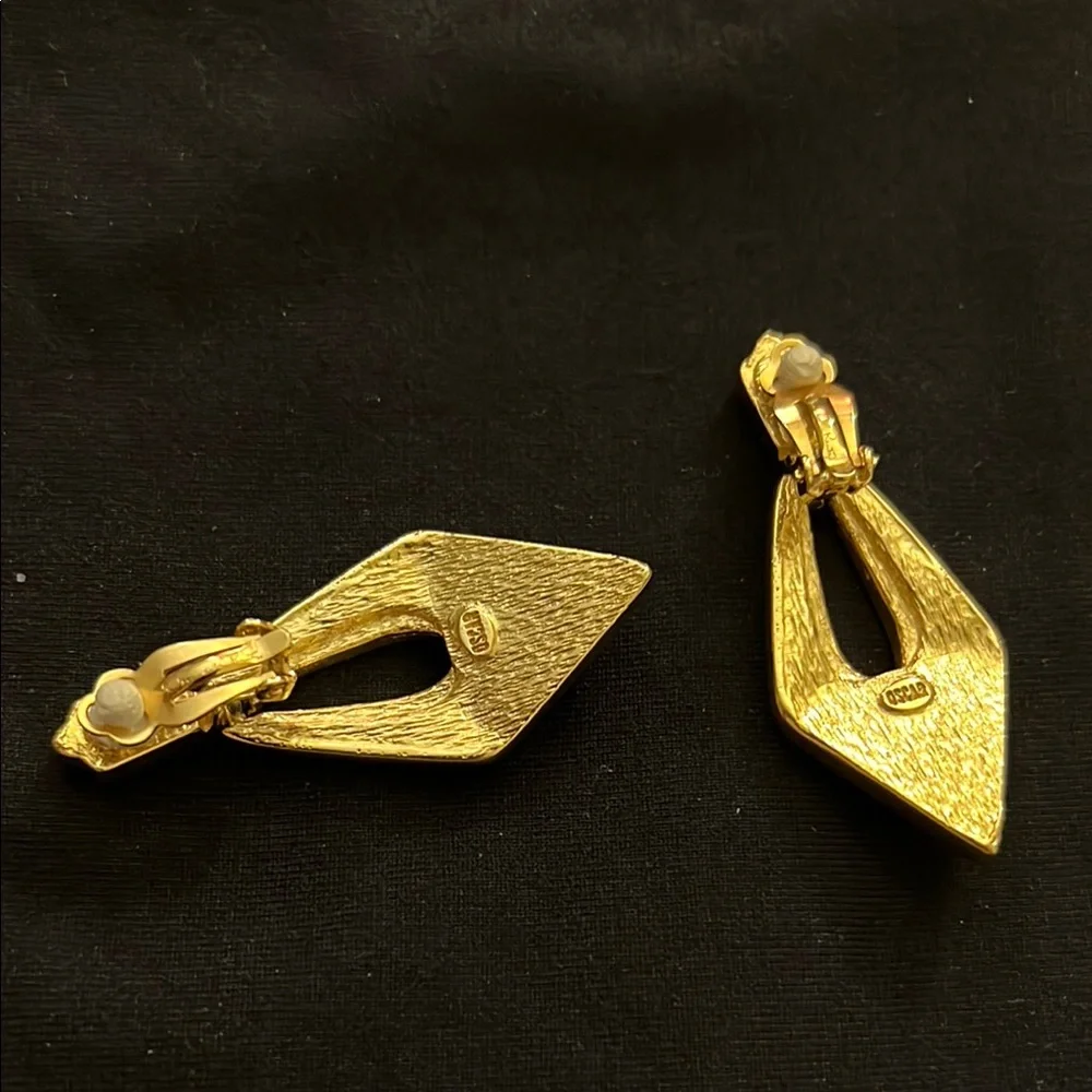 Oscar de la Renta Gold and Purple Earrings - Picture 3 of 4